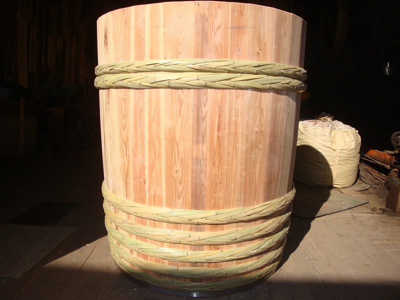 伝統的なスタイルの醤油樽